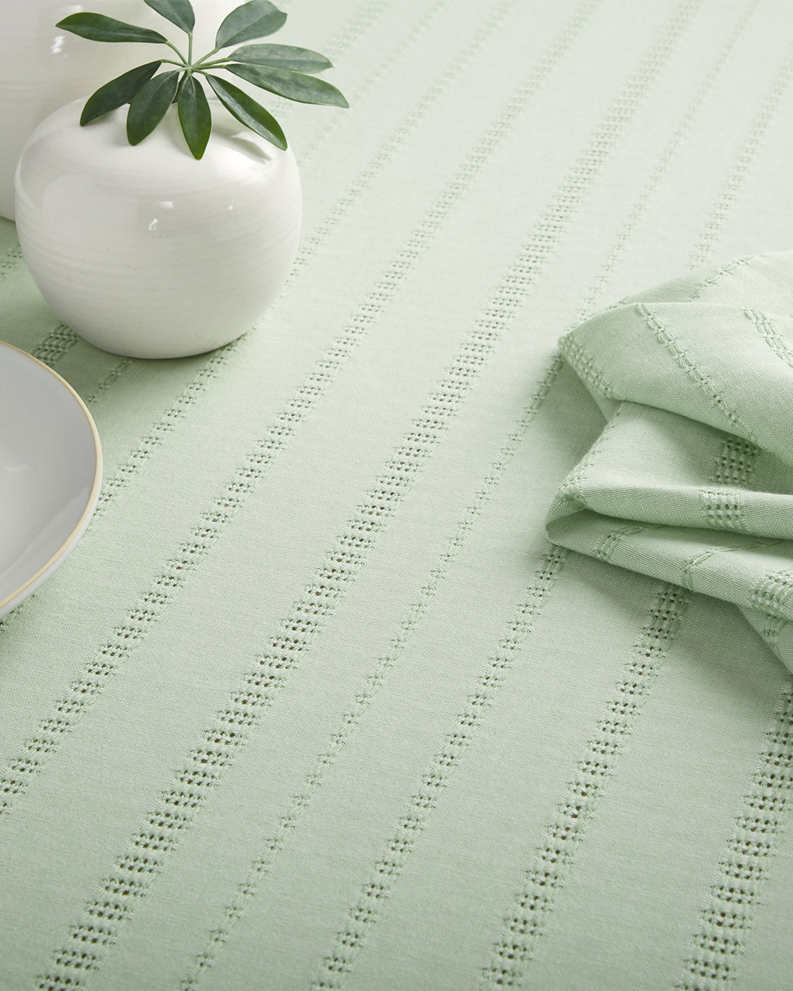 Woven Tablecloth in Sage Green 60x84 | Draper James Quality