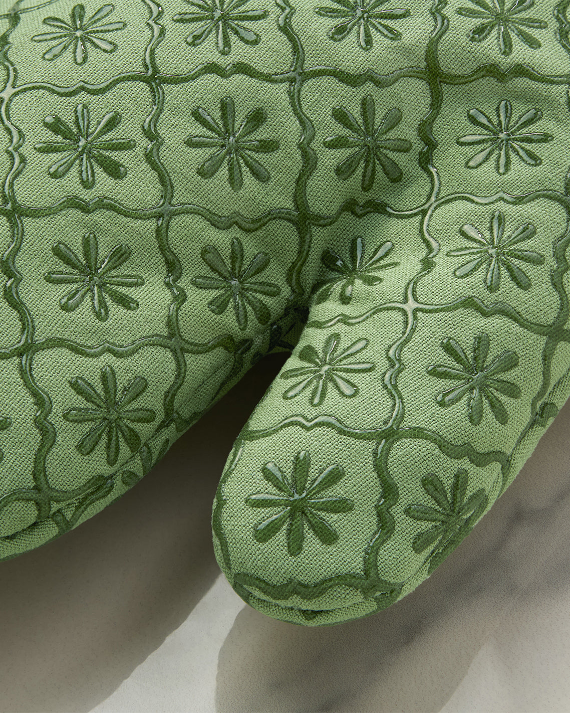 Geometric Floral Silicone Oven Mitt Set in Seafoam | Draper James Best Price