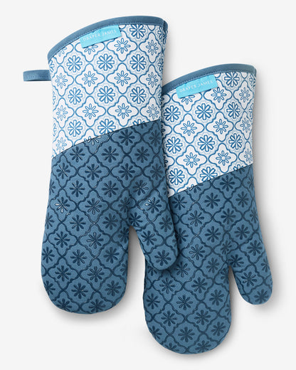 Geometric Floral Silicone Oven Mitt Set in Blue | Draper James Sale