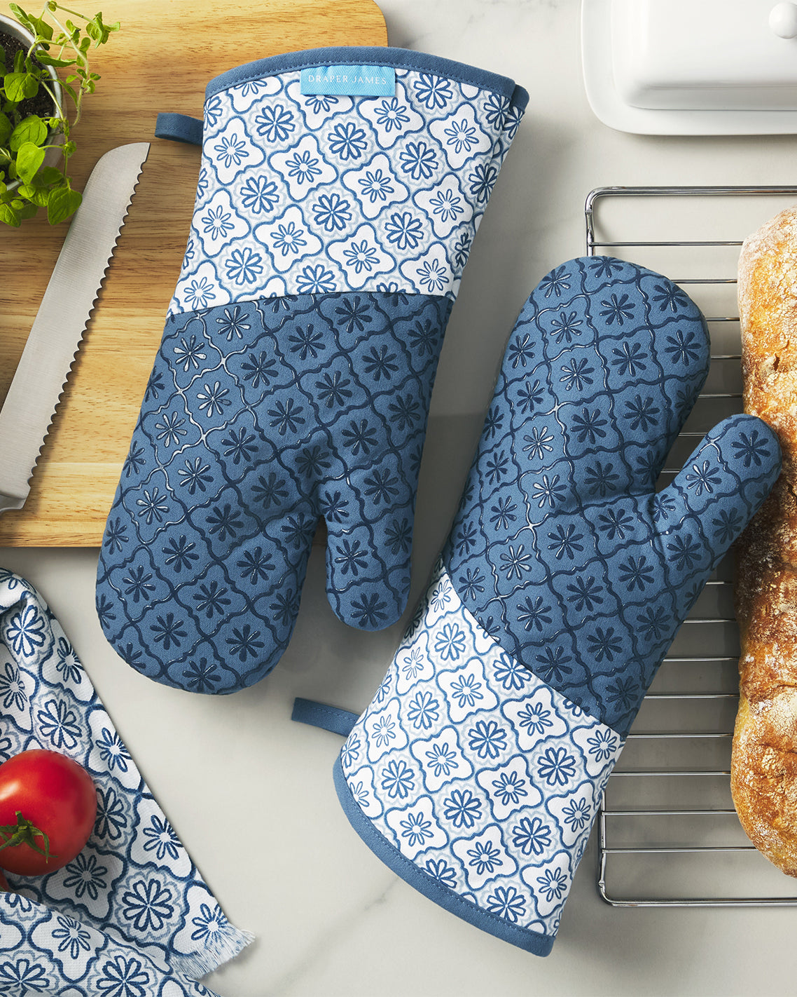 Geometric Floral Silicone Oven Mitt Set in Blue | Draper James Sale