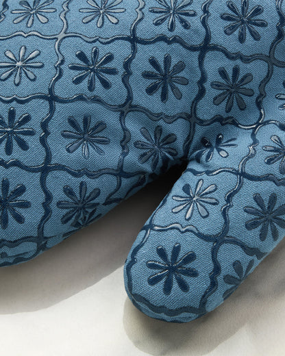 Geometric Floral Silicone Oven Mitt Set in Blue | Draper James Sale